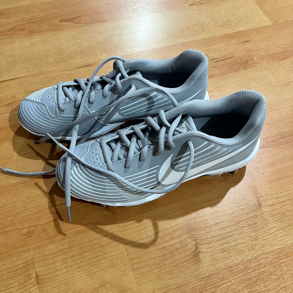 Youth Nike Softball Shoes with cleats. Brand new condition.